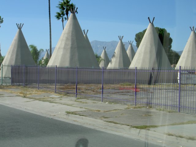 wigwammotelrialto.jpg