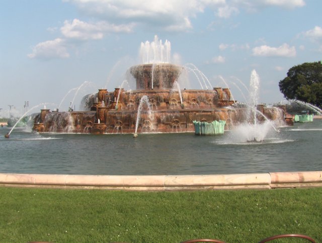 buckinhamfountain2.jpg