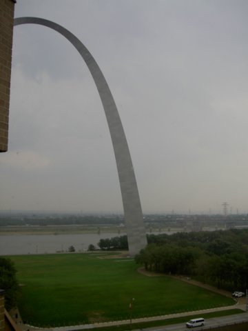 partofgatewayarch.jpg